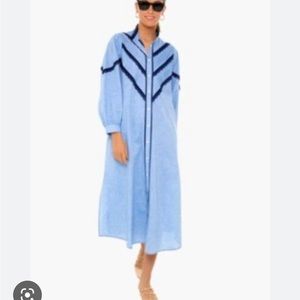 Super cute light weight long sleeve dress in a size small with pockets.